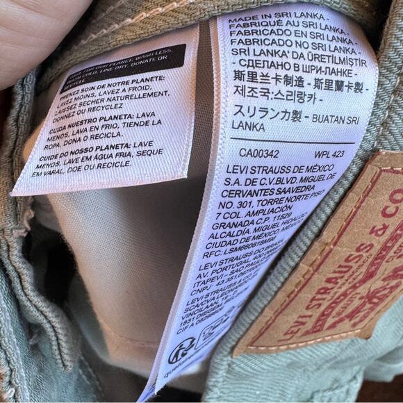 Levi’s Sage Green High Waisted Mom Jean Shorts Womens 24 Classic Beachy Summer - Picture 7 of 8